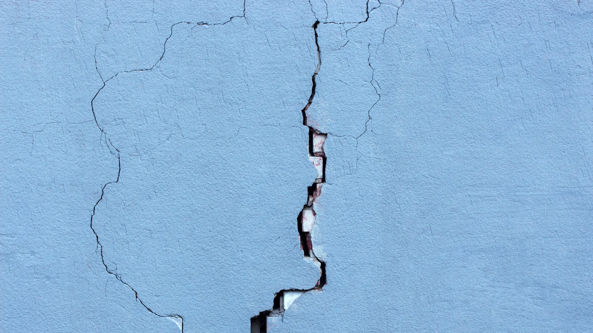 Wall with cracks